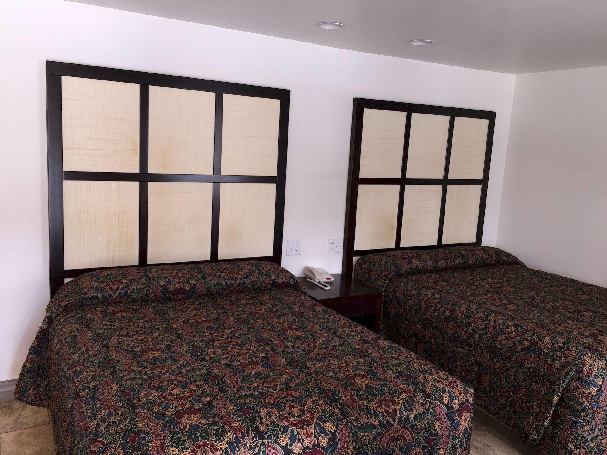 Roswell Inn Экстерьер фото
